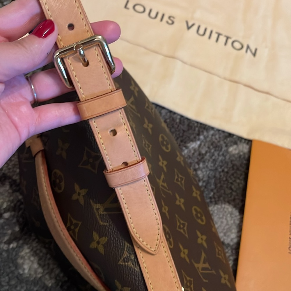 Louis Vuitton Monogram Bum Bag - Picture 13 of 17